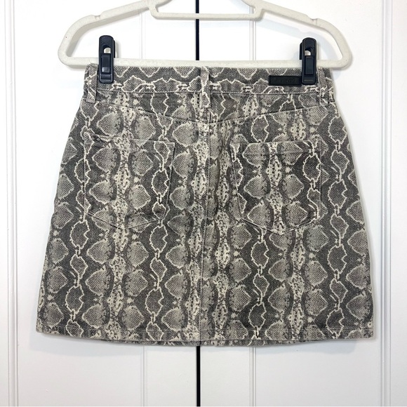 Blank NYC BlankNYC Snakeskin Denim Mini Skirt - Size 27 - Picture 2 of 4